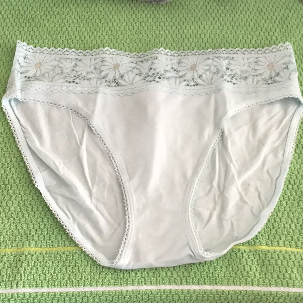 NWT VS Elegant Light Green Lace Trim Panties